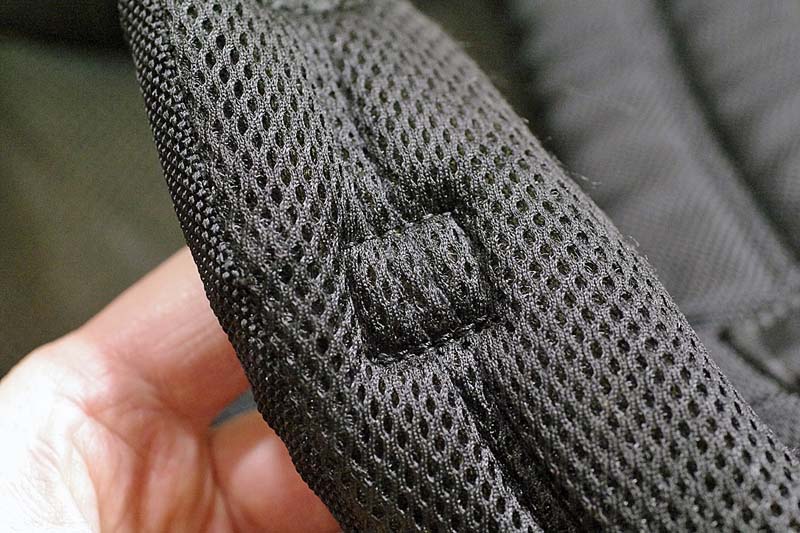TUMIのリュックの裂け補修 - アンパサンド 靴と鞄の修理・製作のお店